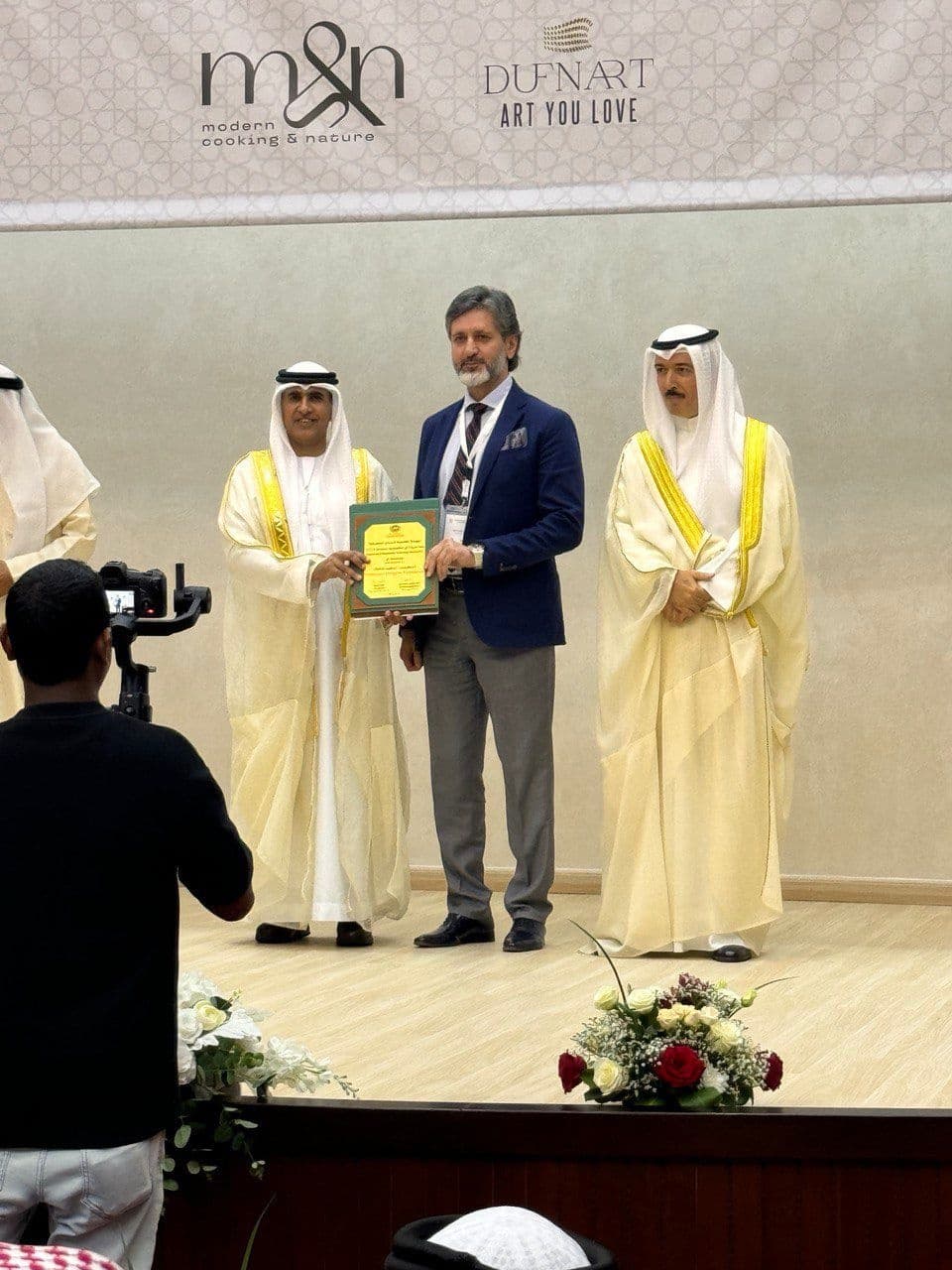 مراسم التسليم والتكريم الدولي